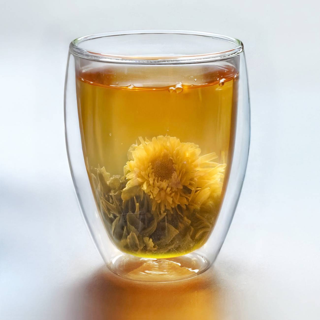 Creano Doppelwandiges Thermoglas "hoch" XXL, Extra Großes Hitzebeständiges Kaffeeglas / Teeglas | 400ml inkl. einer Teeblume - Creano