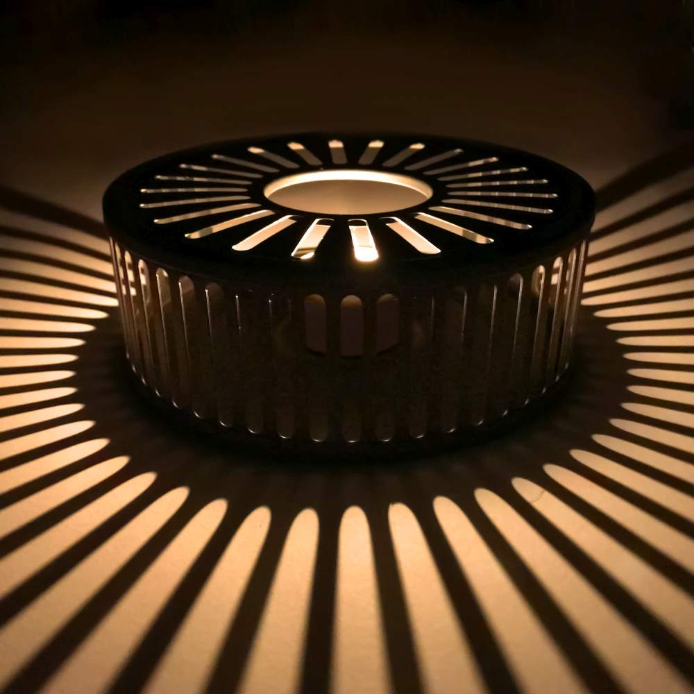 Creano schwarzes Stövchen "Stripes" aus Edelstahl mit Teelichthalter